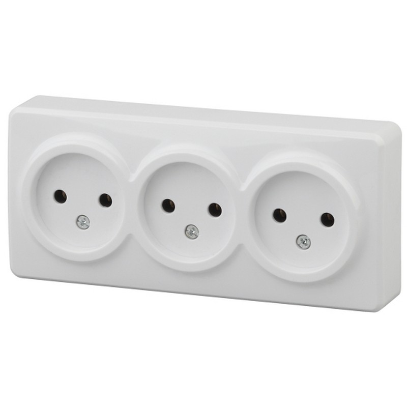 Розетка о/у 3-мест. б/заз. белая 16АХ-250В Эра Эксперт 11-2207-01