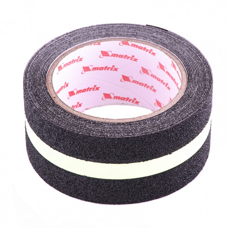 Лента противоскользящая клейкая 50мм 5м c фотолюминисцентной полосой Matrix 88719